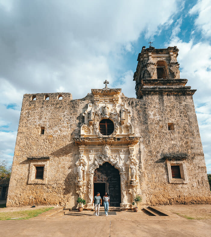 San-Antonio-Missions-National-Historical-Park-3-700x789